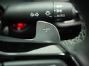 ◆減速セレクター装備◆ステアリングホイールの左右に取り付けられた２つのパドルスイッチで減速の強さを調整。左側の「－」を操作すると減速を強く、右側の「＋」を操作すると減速を弱くすることができます。