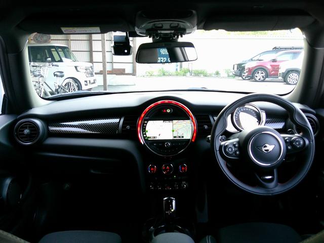 ＭＩＮＩ クーパーＳ　ク純正ナビ・タッチパネルディスプレイ　Ｂｌｕｅｔｏｏｔｈ対応　バックカメラ　レーダークルーズコントロール　ペッパーＰＫＧ　エナジェティックスタイル　パドルシフト　ＥＴＣ　ＪＣＷ革巻ステアリング（8枚目）