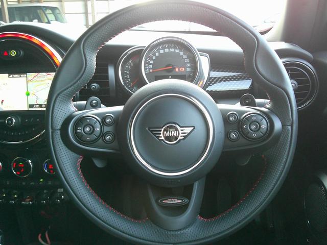 ＭＩＮＩ クーパーＳ　ク純正ナビ・タッチパネルディスプレイ　Ｂｌｕｅｔｏｏｔｈ対応　バックカメラ　レーダークルーズコントロール　ペッパーＰＫＧ　エナジェティックスタイル　パドルシフト　ＥＴＣ　ＪＣＷ革巻ステアリング（9枚目）