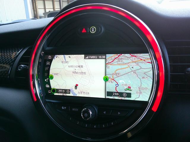 ＭＩＮＩ クーパーＳ　ク純正ナビ・タッチパネルディスプレイ　Ｂｌｕｅｔｏｏｔｈ対応　バックカメラ　レーダークルーズコントロール　ペッパーＰＫＧ　エナジェティックスタイル　パドルシフト　ＥＴＣ　ＪＣＷ革巻ステアリング（10枚目）