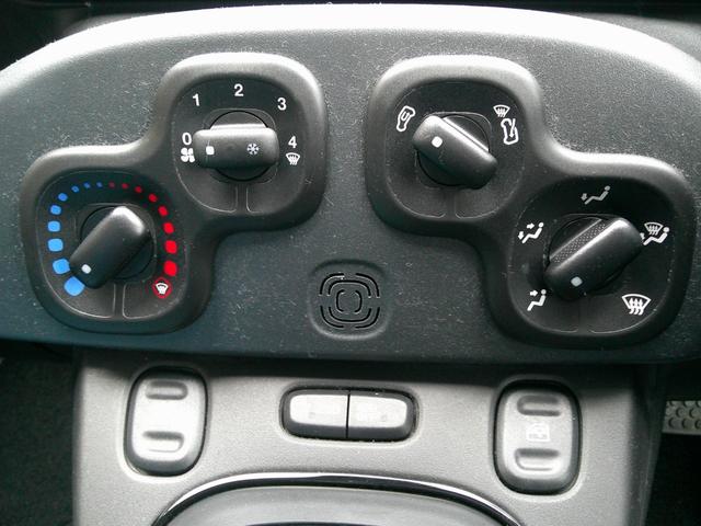 パンダ イージー　ツインエアーターボ　衝突軽減ブレーキ　ＬＥＤライト　フォグ　ステアリングスイッチ　ＭＴモード　１５インチアルミホイール（11枚目）