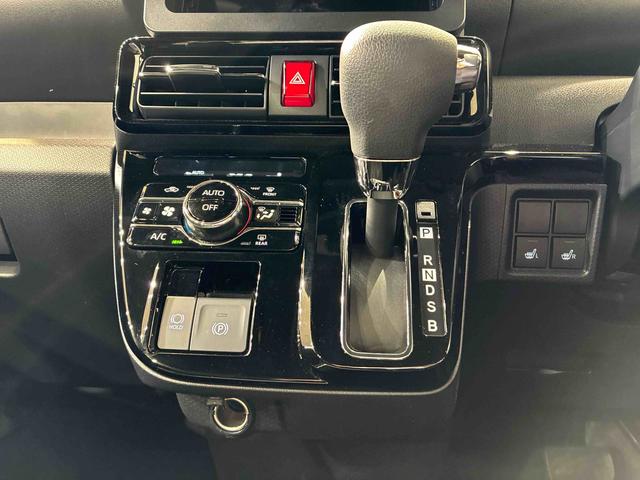 タント カスタムX 4WD アルミホイール シートヒーター アイドリングストップ オートマチックハイビーム 衝突防止システム LEDヘッドランプ レーンアシスト スマートキー 記録簿 ワンオーナー エアバッグ エアコン(10枚目)