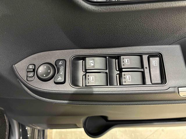 タント カスタムRS 4WD アルミホイール シートヒーター ターボ アイドリングストップ オートマチックハイビーム 衝突防止システム LEDヘッドランプ レーンアシスト スマートキー 記録簿 ワンオーナー エアバッグ(6枚目)