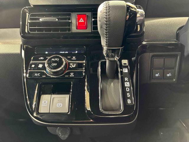 タント カスタムRS 4WD アルミホイール シートヒーター ターボ アイドリングストップ オートマチックハイビーム 衝突防止システム LEDヘッドランプ レーンアシスト スマートキー 記録簿 ワンオーナー エアバッグ(10枚目)