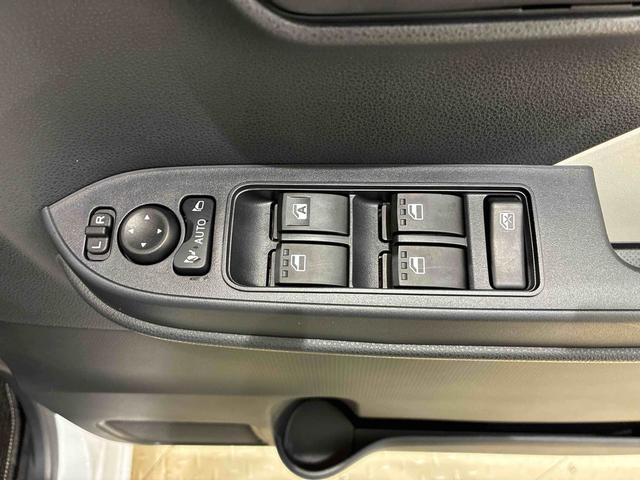 タント Ｘ　４ＷＤ　シートヒーター　アイドリングストップ　オートマチックハイビーム　衝突防止システム　ＬＥＤヘッドランプ　レーンアシスト　スマートキー　記録簿　ワンオーナー　エアバッグ　エアコン　パワーウィンドウ（6枚目）