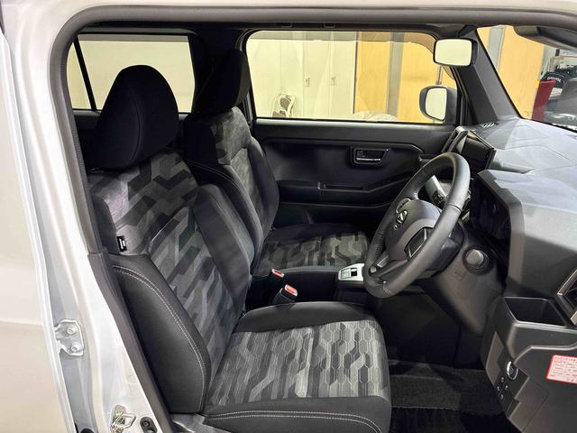 タフト Ｇ　ダーククロムベンチャー　４ＷＤ　アルミホイール　シートヒーター　アイドリングストップ　オートマチックハイビーム　衝突防止システム　ＬＥＤヘッドランプ　レーンアシスト　スマートキー　記録簿　ワンオーナー　エアバッグ　エアコン（3枚目）