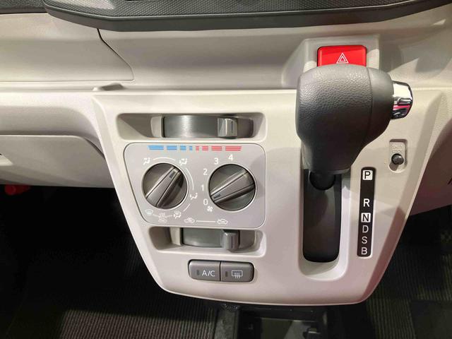 ミライース X SAIII 4WD アイドリングストップ オートマチックハイビーム 衝突防止システム LEDヘッドランプ レーンアシスト キーレスエントリー 記録簿 ワンオーナー エアバッグ エアコン パワーステアリング CD(10枚目)