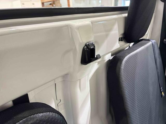 ハイゼットトラック スタンダード　４ＷＤ　アイドリングストップ　オートマチックハイビーム　衝突防止システム　レーンアシスト　記録簿　ワンオーナー　エアコン　パワーステアリング　エアバッグ　ＡＢＳ（7枚目）