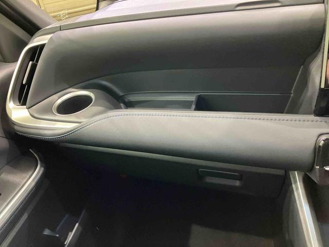 ヴォクシー ハイブリッドＳ－Ｚ　４ＷＤ　ＥＴＣ　アルミホイール　スマートキー　記録簿　ワンオーナー　エアバッグ　エアコン　パワーステアリング　パワーウィンドウ　ＡＢＳ（29枚目）