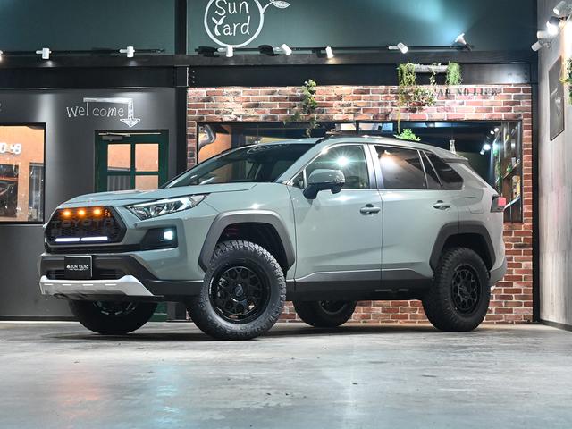 ＲＡＶ４ アドベンチャー　ＡＣＣイージーアップ１．５インチ＋タナベリフトアップスプリング　レイズ　チームディトナＭ９　ニットーリッジグラップラータイヤ　ディプレィオーディオ　フロアマット　バックカメラ　ＥＴＣ（3枚目）