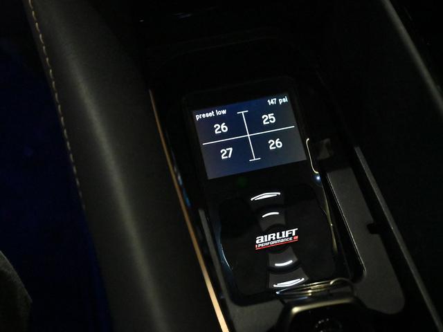 アルファード Ｚ　ＡＣＣエアサス　オンザグランド　構造変更済み　ＷＯＲＫ　ＺＥＡＳＴ　ＳＴＸ　２１インチＡＷ　ブラッシュドカラー　ニットータイヤ　アヴァンツァーレフルエアロ　４本出マフラー　クラッシュ柄ラッピング（15枚目）