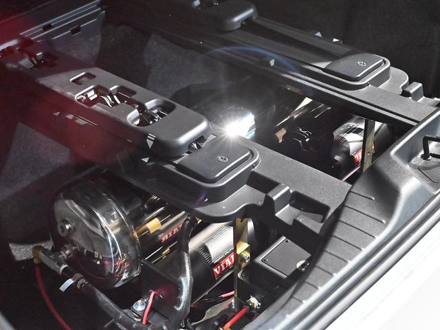 アルファード Ｚ　ＡＣＣエアサス　オンザグランド　構造変更済み　ＷＯＲＫ　ＺＥＡＳＴ　ＳＴＸ　２１インチＡＷ　ブラッシュドカラー　ニットータイヤ　アヴァンツァーレフルエアロ　４本出マフラー　クラッシュ柄ラッピング（22枚目）