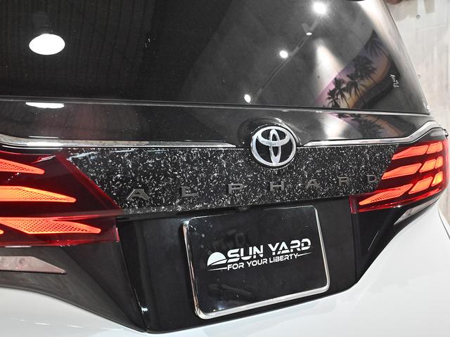 アルファード Ｚ　ＡＣＣエアサス　オンザグランド　構造変更済み　ＷＯＲＫ　ＺＥＡＳＴ　ＳＴＸ　２１インチＡＷ　ブラッシュドカラー　ニットータイヤ　アヴァンツァーレフルエアロ　４本出マフラー　クラッシュ柄ラッピング（24枚目）