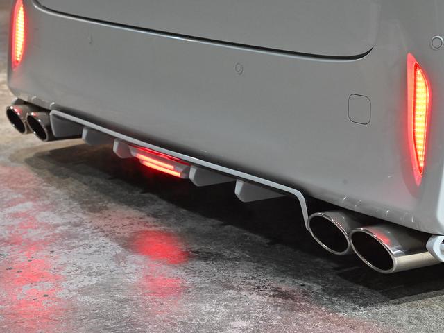 アルファード Ｚ　ＡＣＣエアサス　オンザグランド　構造変更済み　ＷＯＲＫ　ＺＥＡＳＴ　ＳＴＸ　２１インチＡＷ　ブラッシュドカラー　ニットータイヤ　アヴァンツァーレフルエアロ　４本出マフラー　クラッシュ柄ラッピング（30枚目）