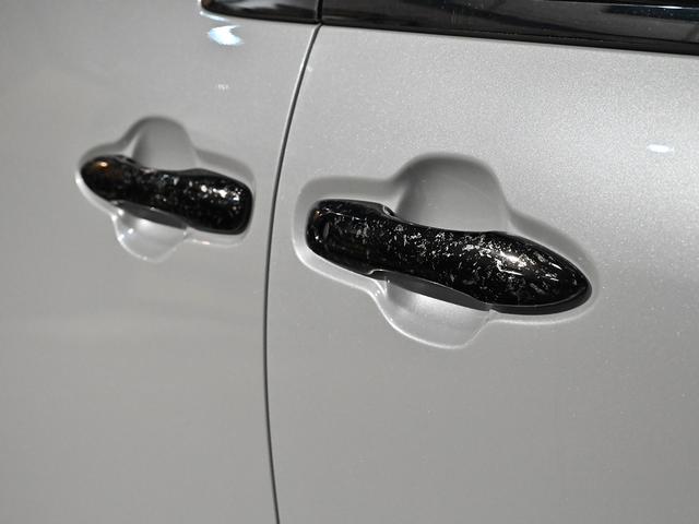 アルファード Ｚ　ＡＣＣエアサス　オンザグランド　構造変更済み　ＷＯＲＫ　ＺＥＡＳＴ　ＳＴＸ　２１インチＡＷ　ブラッシュドカラー　ニットータイヤ　アヴァンツァーレフルエアロ　４本出マフラー　クラッシュ柄ラッピング（37枚目）