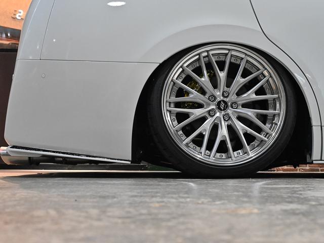 アルファード Ｚ　ＡＣＣエアサス　オンザグランド　構造変更済み　ＷＯＲＫ　ＺＥＡＳＴ　ＳＴＸ　２１インチＡＷ　ブラッシュドカラー　ニットータイヤ　アヴァンツァーレフルエアロ　４本出マフラー　クラッシュ柄ラッピング（40枚目）