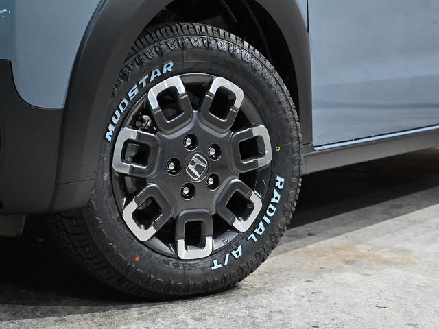 フリード ｅ：ＨＥＶクロスター　ＡＣＣイージーアップ　モンスタタイヤ　アウトドアスタイル　両側パワースライドドア　ルーフレール　スマートキー　クルーズコントロール（8枚目）