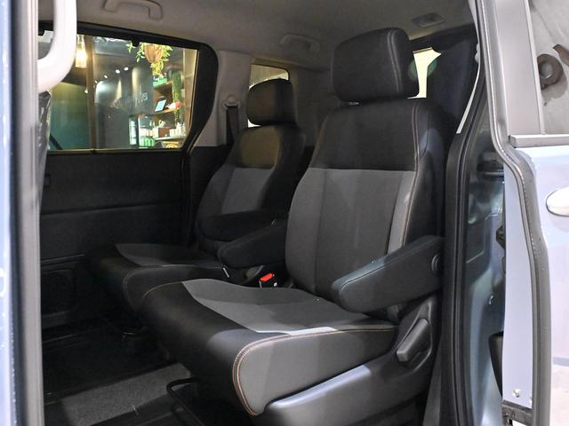 フリード ｅ：ＨＥＶクロスター　ＡＣＣイージーアップ　モンスタタイヤ　アウトドアスタイル　両側パワースライドドア　ルーフレール　スマートキー　クルーズコントロール（10枚目）