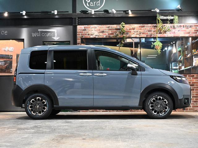 フリード ｅ：ＨＥＶクロスター　ＡＣＣイージーアップ　モンスタタイヤ　アウトドアスタイル　両側パワースライドドア　ルーフレール　スマートキー　クルーズコントロール（14枚目）