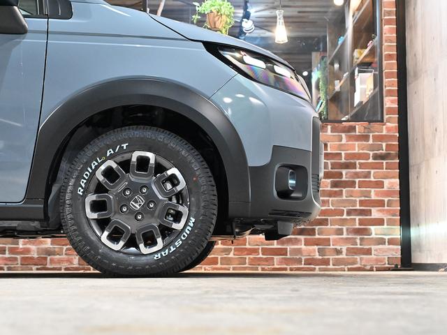 フリード ｅ：ＨＥＶクロスター　ＡＣＣイージーアップ　モンスタタイヤ　アウトドアスタイル　両側パワースライドドア　ルーフレール　スマートキー　クルーズコントロール（15枚目）