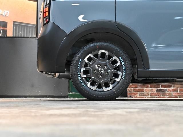 フリード ｅ：ＨＥＶクロスター　ＡＣＣイージーアップ　モンスタタイヤ　アウトドアスタイル　両側パワースライドドア　ルーフレール　スマートキー　クルーズコントロール（16枚目）