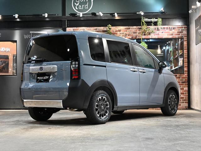 フリード ｅ：ＨＥＶクロスター　ＡＣＣイージーアップ　モンスタタイヤ　アウトドアスタイル　両側パワースライドドア　ルーフレール　スマートキー　クルーズコントロール（26枚目）