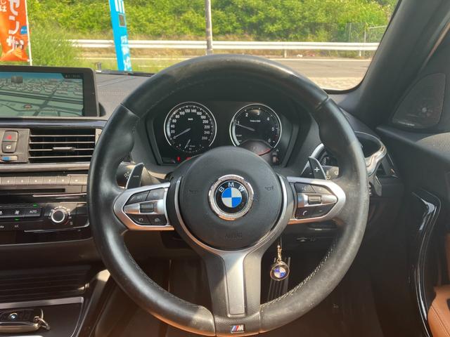 １シリーズ １１８ｄ　Ｍスポーツ　エディションシャドー仕様　ハーマンカードン　バックカメラ　１９インチアルミ　車高調　純正ナビ　ミラー内蔵ＥＴＣ　ドラレコ　パドルシフト　クルーズコントロール　ソナー　キーレス　車検Ｒ８年４月（15枚目）