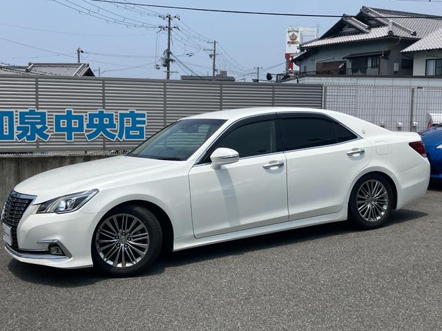 クラウン ロイヤルサルーン　純正ナビＴＶ／内装ブラック／セーフティセンス／ＢＬＩＴＺ車高調（純正有）／Ｂカメラ／１７インチ純正アルミ／Ｂｌｕｅｔｏｏｔｈ／スマートキー／パワーシート／ＥＴＣ／車両取説・スペアキー有（4枚目）