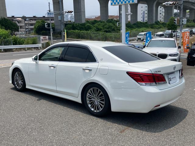 クラウン ロイヤルサルーン　純正ナビＴＶ／内装ブラック／セーフティセンス／ＢＬＩＴＺ車高調（純正有）／Ｂカメラ／１７インチ純正アルミ／Ｂｌｕｅｔｏｏｔｈ／スマートキー／パワーシート／ＥＴＣ／車両取説・スペアキー有（10枚目）