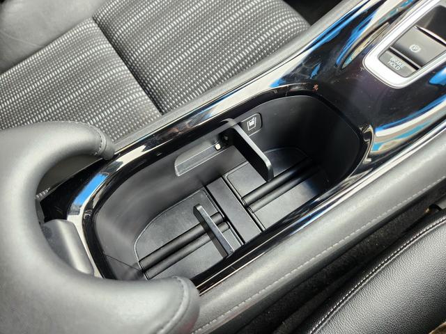 ヴェゼル ハイブリッドＺ・ホンダセンシング　純正ナビＴＶ／Ｂｌｕｅｔｏｏｔｈ／ＨＤＭＩ／Ｂカメラ／ＥＴＣ／前後ドラレコ／パドルシフト／レーンキープアシスト／Ｆ席シートヒーター／ＬＥＤヘッドライト＆フォグランプ／スマートキー＆Ｐスタート（42枚目）