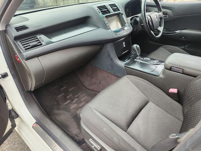 クラウン 2.5アスリート ナビパッケージ 純正ナビTV/Bluetooth/Bカメラ/ETC/ドラレコ/F席Pシート/スマートキー&Pスタート/純正18アルミ/車両取説・ナビ取説・スペアキー有(46枚目)