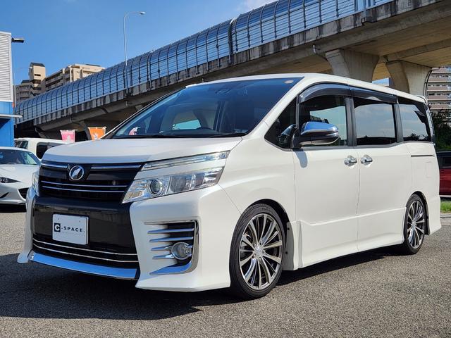 ヴォクシー ZS 煌 8人乗り/アルパイン10インチナビTV/アルパインフリップダウンモニター/Bluetooth/Bカメラ/ETC/ドラレコ/TEIN車高調/社外18アルミ/車両取説・ナビ取説・スペアキー有(3枚目)