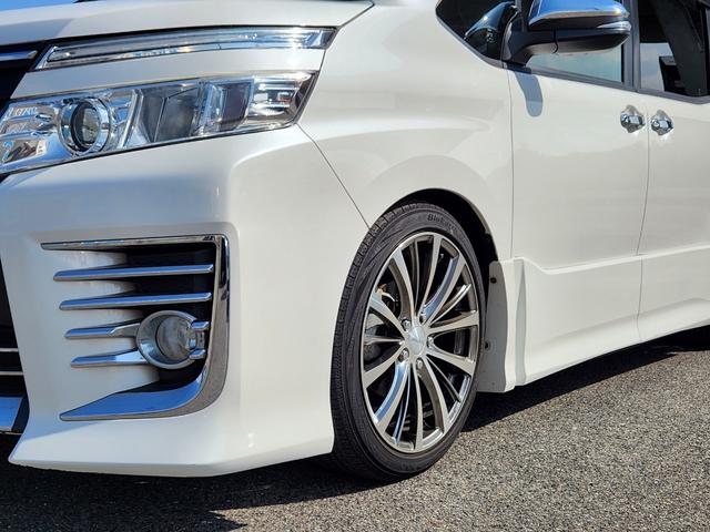 ヴォクシー ZS 煌 8人乗り/アルパイン10インチナビTV/アルパインフリップダウンモニター/Bluetooth/Bカメラ/ETC/ドラレコ/TEIN車高調/社外18アルミ/車両取説・ナビ取説・スペアキー有(4枚目)