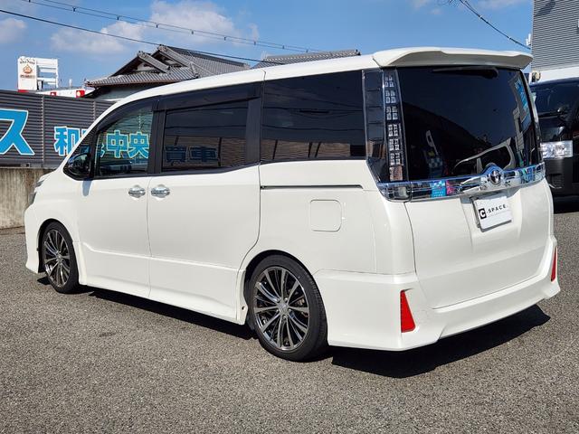 ヴォクシー ZS 煌 8人乗り/アルパイン10インチナビTV/アルパインフリップダウンモニター/Bluetooth/Bカメラ/ETC/ドラレコ/TEIN車高調/社外18アルミ/車両取説・ナビ取説・スペアキー有(7枚目)