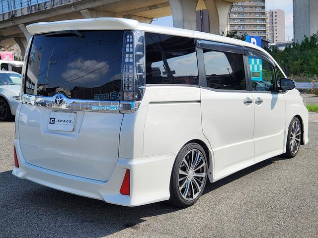 ヴォクシー ZS 煌 8人乗り/アルパイン10インチナビTV/アルパインフリップダウンモニター/Bluetooth/Bカメラ/ETC/ドラレコ/TEIN車高調/社外18アルミ/車両取説・ナビ取説・スペアキー有(9枚目)