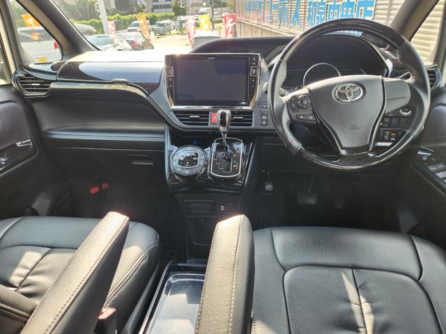 ヴォクシー ZS 煌 8人乗り/アルパイン10インチナビTV/アルパインフリップダウンモニター/Bluetooth/Bカメラ/ETC/ドラレコ/TEIN車高調/社外18アルミ/車両取説・ナビ取説・スペアキー有(44枚目)