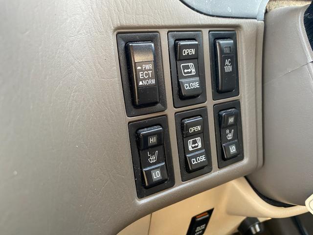 グランドハイエース リミテッド プレステージエディション 4WD/サンルーフ/本革シート/Wエアコン/左Pスライドドア/Bカメラ/前席シートヒーター/パワーシート/クルーズコントロール/ETC/ドラレコ/純正アルミ☆Tベルト交換済み☆純正ヘッドレスト付き(46枚目)