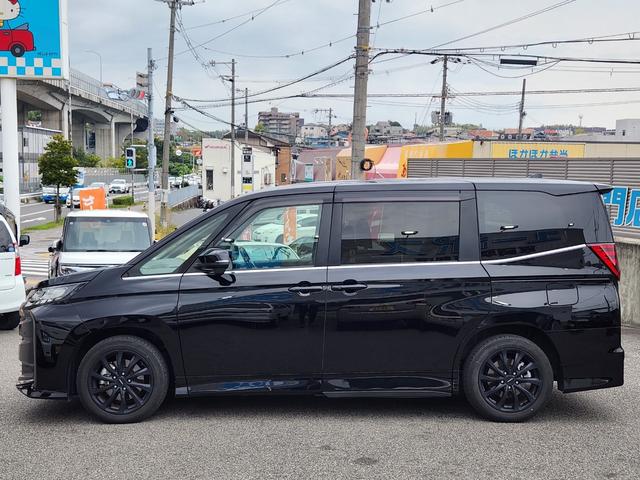 ノア ハイブリッドＳ－Ｚ　１０．５型ナビＴＶ／１４型フリップダウン／ＨＤＭＩ／Ｂｌｕｅｔｏｏｔｈ／ＣＤ・ＤＶＤ／走行中ＴＶ／Ｂカメラ／ＥＴＣ２．０／前後ドラレコ／ユニバーサルステップ／ＢＳＭ／アドバンスドドライブ／ＢＳＭ（5枚目）