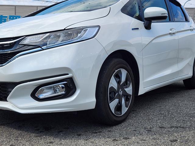 フィットハイブリッド Ｌ　ホンダセンシング　１オーナー・禁煙車／純正ナビＴＶ／Ｂｌｕｅｔｏｏｔｈ／Ｂカメラ／ＥＴＣ／コンビシート／タイヤ４本新品交換渡し／スマートキー＆Ｐスタート／車両取説・ナビ取説・スペアキー有（4枚目）