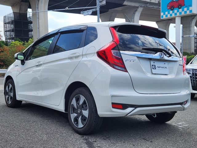 フィットハイブリッド Ｌ　ホンダセンシング　１オーナー・禁煙車／純正ナビＴＶ／Ｂｌｕｅｔｏｏｔｈ／Ｂカメラ／ＥＴＣ／コンビシート／タイヤ４本新品交換渡し／スマートキー＆Ｐスタート／車両取説・ナビ取説・スペアキー有（7枚目）