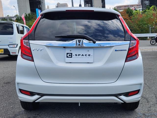 フィットハイブリッド Ｌ　ホンダセンシング　１オーナー・禁煙車／純正ナビＴＶ／Ｂｌｕｅｔｏｏｔｈ／Ｂカメラ／ＥＴＣ／コンビシート／タイヤ４本新品交換渡し／スマートキー＆Ｐスタート／車両取説・ナビ取説・スペアキー有（8枚目）