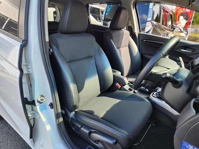 フィットハイブリッド Ｌ　ホンダセンシング　１オーナー・禁煙車／純正ナビＴＶ／Ｂｌｕｅｔｏｏｔｈ／Ｂカメラ／ＥＴＣ／コンビシート／タイヤ４本新品交換渡し／スマートキー＆Ｐスタート／車両取説・ナビ取説・スペアキー有（43枚目）