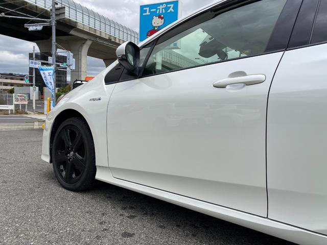 プリウス Ｓツーリングセレクション　純正ＤＯＰナビ、フルセグＴＶ／シートヒーター／ステリモ／純正アルミ１７インチ／ＥＴＣ、ドラレコ付き／Ｂｌｕｅｔｏｏｈ／Ｂカメラ／タイヤ４本交換渡し／取扱説明書、ナビ取説、スペアキー有（6枚目）