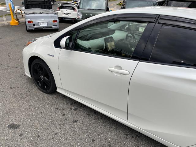 プリウス Ｓツーリングセレクション　純正ＤＯＰナビ、フルセグＴＶ／シートヒーター／ステリモ／純正アルミ１７インチ／ＥＴＣ、ドラレコ付き／Ｂｌｕｅｔｏｏｈ／Ｂカメラ／タイヤ４本交換渡し／取扱説明書、ナビ取説、スペアキー有（7枚目）