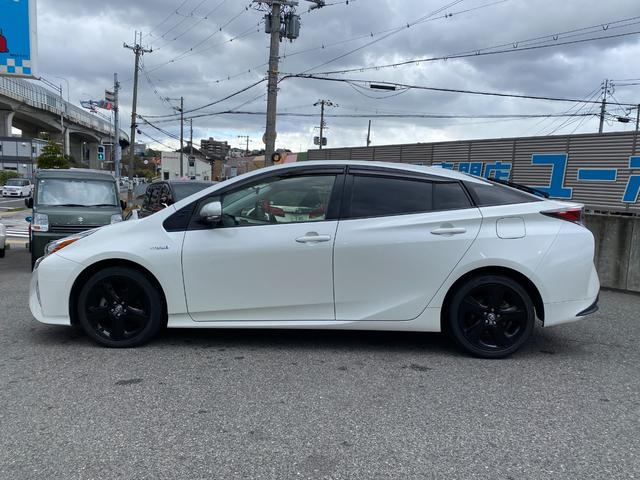 プリウス Ｓツーリングセレクション　純正ＤＯＰナビ、フルセグＴＶ／シートヒーター／ステリモ／純正アルミ１７インチ／ＥＴＣ、ドラレコ付き／Ｂｌｕｅｔｏｏｈ／Ｂカメラ／タイヤ４本交換渡し／取扱説明書、ナビ取説、スペアキー有（8枚目）