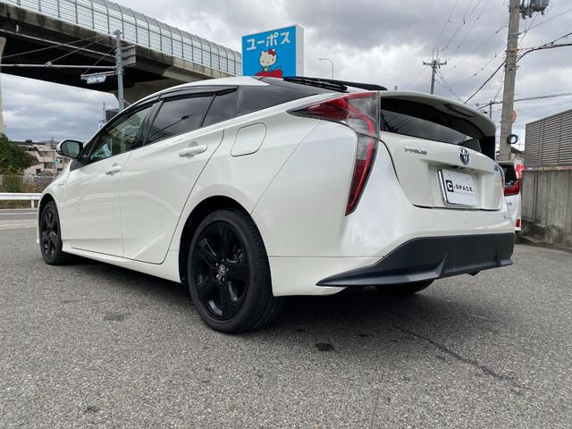 プリウス Ｓツーリングセレクション　純正ＤＯＰナビ、フルセグＴＶ／シートヒーター／ステリモ／純正アルミ１７インチ／ＥＴＣ、ドラレコ付き／Ｂｌｕｅｔｏｏｈ／Ｂカメラ／タイヤ４本交換渡し／取扱説明書、ナビ取説、スペアキー有（11枚目）