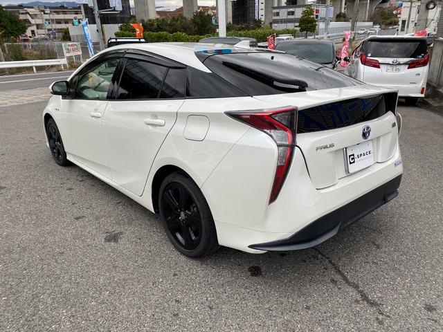 プリウス Ｓツーリングセレクション　純正ＤＯＰナビ、フルセグＴＶ／シートヒーター／ステリモ／純正アルミ１７インチ／ＥＴＣ、ドラレコ付き／Ｂｌｕｅｔｏｏｈ／Ｂカメラ／タイヤ４本交換渡し／取扱説明書、ナビ取説、スペアキー有（12枚目）