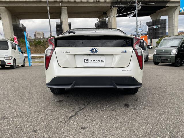 プリウス Ｓツーリングセレクション　純正ＤＯＰナビ、フルセグＴＶ／シートヒーター／ステリモ／純正アルミ１７インチ／ＥＴＣ、ドラレコ付き／Ｂｌｕｅｔｏｏｈ／Ｂカメラ／タイヤ４本交換渡し／取扱説明書、ナビ取説、スペアキー有（13枚目）