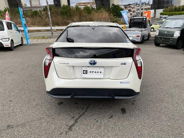 プリウス Ｓツーリングセレクション　純正ＤＯＰナビ、フルセグＴＶ／シートヒーター／ステリモ／純正アルミ１７インチ／ＥＴＣ、ドラレコ付き／Ｂｌｕｅｔｏｏｈ／Ｂカメラ／タイヤ４本交換渡し／取扱説明書、ナビ取説、スペアキー有（14枚目）