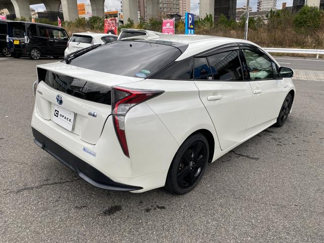 プリウス Ｓツーリングセレクション　純正ＤＯＰナビ、フルセグＴＶ／シートヒーター／ステリモ／純正アルミ１７インチ／ＥＴＣ、ドラレコ付き／Ｂｌｕｅｔｏｏｈ／Ｂカメラ／タイヤ４本交換渡し／取扱説明書、ナビ取説、スペアキー有（16枚目）